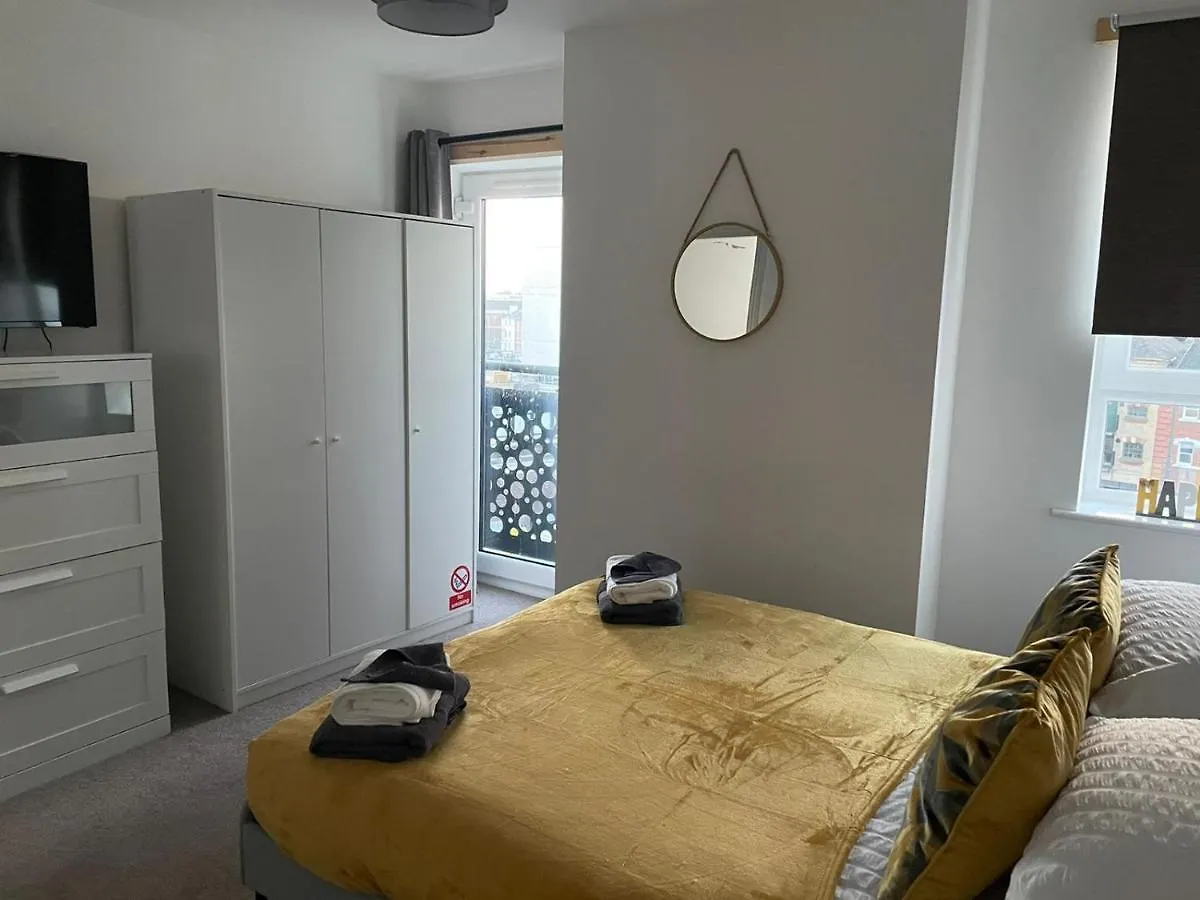 City Centre Duplex Sleeps 4 #H9 킹스턴어폰헐 0*,  영국